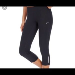 💙Nike Super Cute Capri Workout Leggings💙